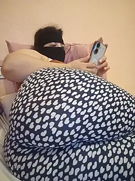 Lara-_-28 网络视讯表演