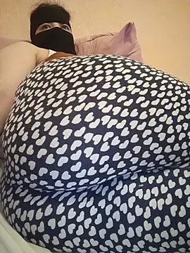 Lara-_-28 Webcamshow