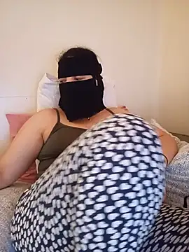 Lara-_-28 Adlı Modelin Canlı XXX Sohbeti