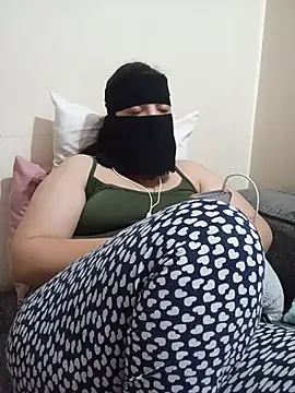 צ'אט XXX בשידור חי של Lara-_-28