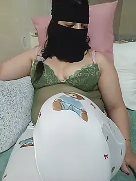 Lara-_-28's Live XXX Chat