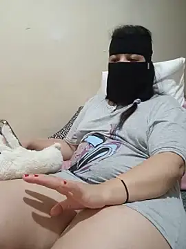 Lara-_-28's Live XXX Chat