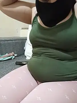 Lara-_-28's Webcam Show