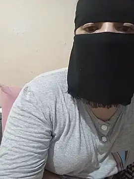 Lara-_-28 Chat XXX in diretta