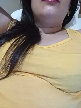 Lara-_-28's Webcam Show