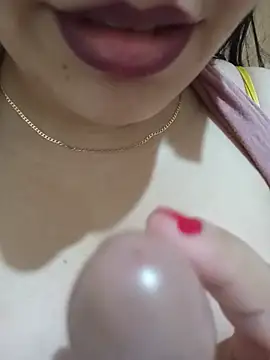 Lara-_-28 Adlı Modelin Web Kamerası Şovu