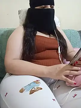 צ'אט XXX בשידור חי של Lara-_-28