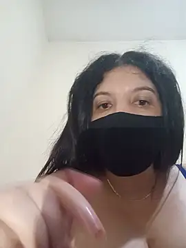 Lara-_-28 Webcam-Show