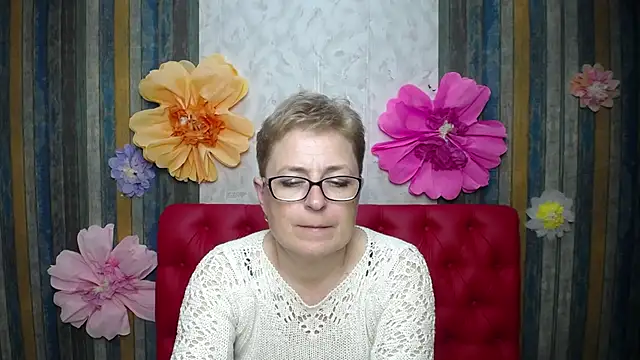 EmiliaGree's Live XXX Chat
