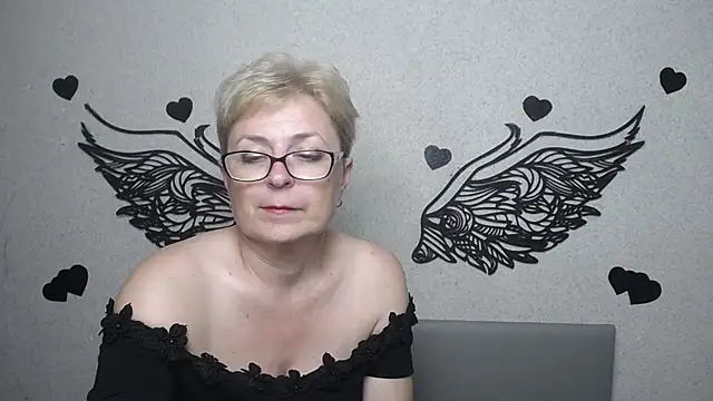 EmiliaGree's Live XXX Chat