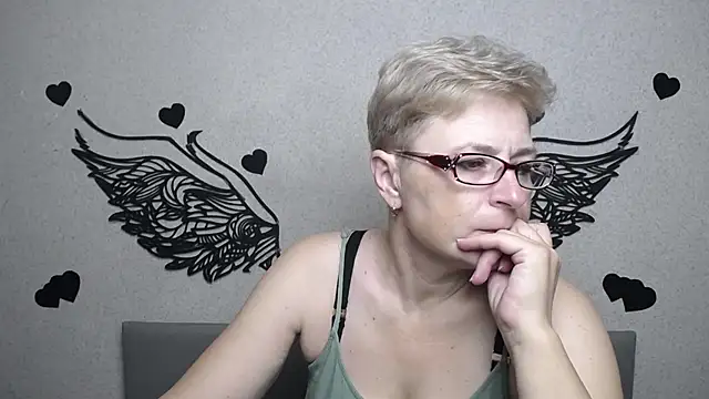 צ'אט XXX בשידור חי של EmiliaGree