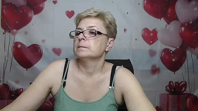 EmiliaGree's Live XXX Chat