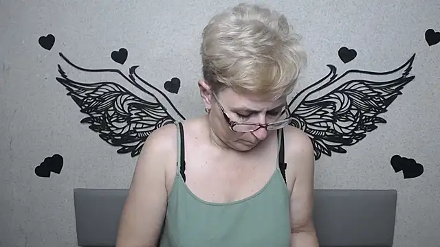 EmiliaGree's Live XXX Chat