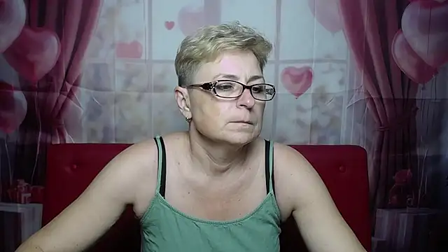 EmiliaGree Chat XXX live