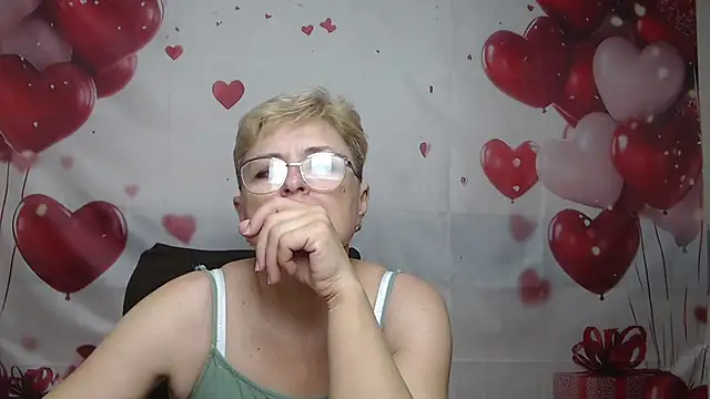 EmiliaGree's Live XXX Chat