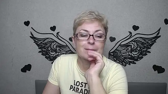EmiliaGree XXX чат на живо