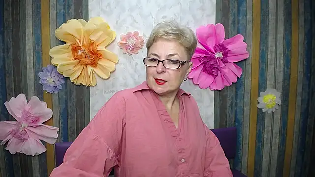 EmiliaGree's Live XXX Chat