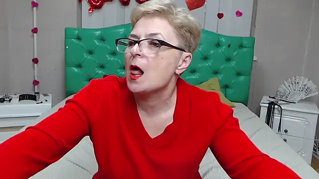 EmiliaGree's Live XXX Chat