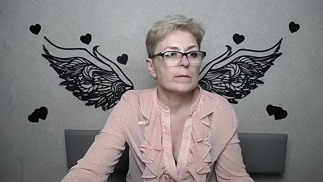 EmiliaGree live XXX chat