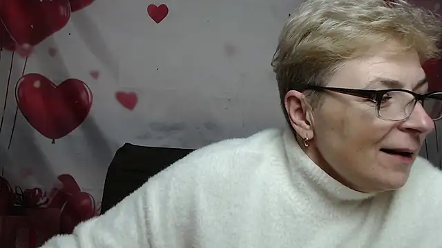 EmiliaGree's Live XXX Chat