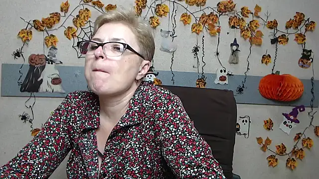 EmiliaGreen Live XXX chat