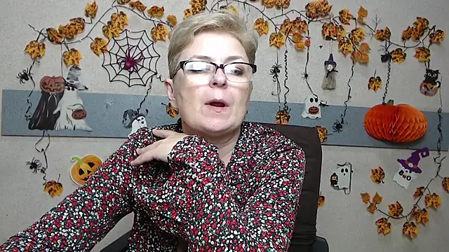 EmiliaGreen Live XXX chat