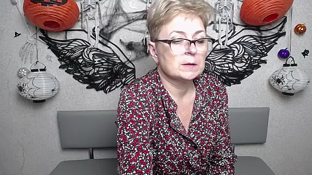 EmiliaGree's Live XXX Chat