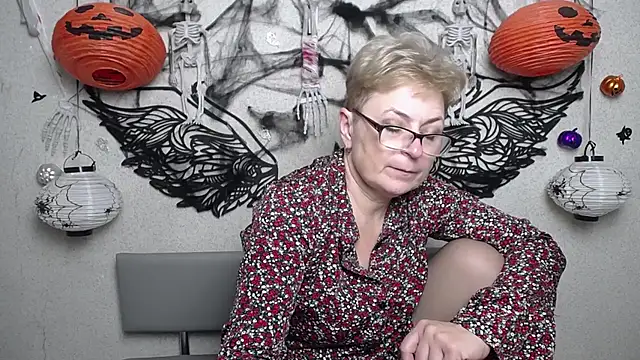 EmiliaGree Adlı Modelin Canlı XXX Sohbeti