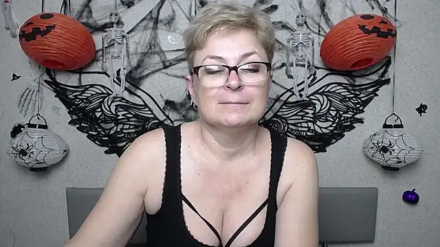 EmiliaGree's Live XXX Chat