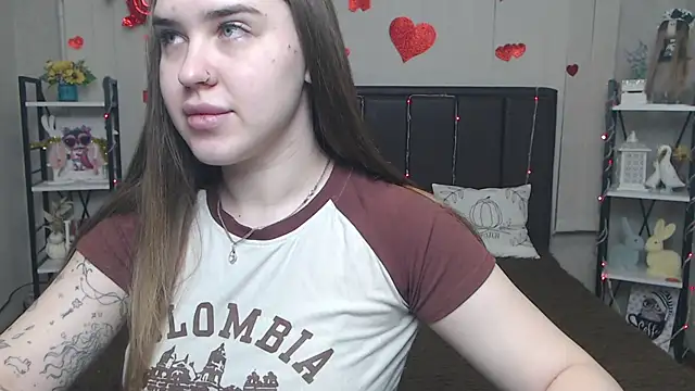 LauraHlot Show in webcam