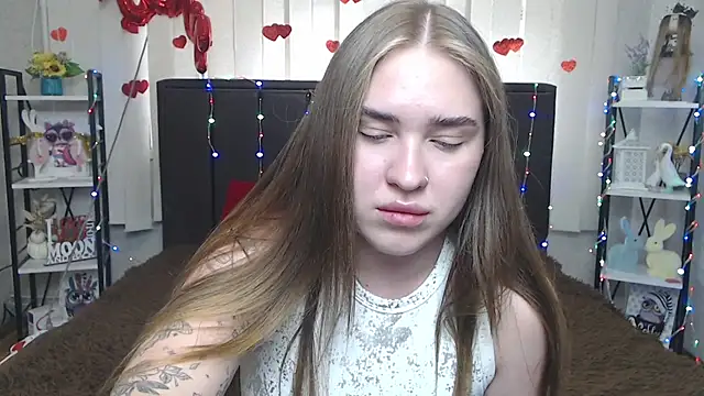 Show modela LauraHlot na web-kameri