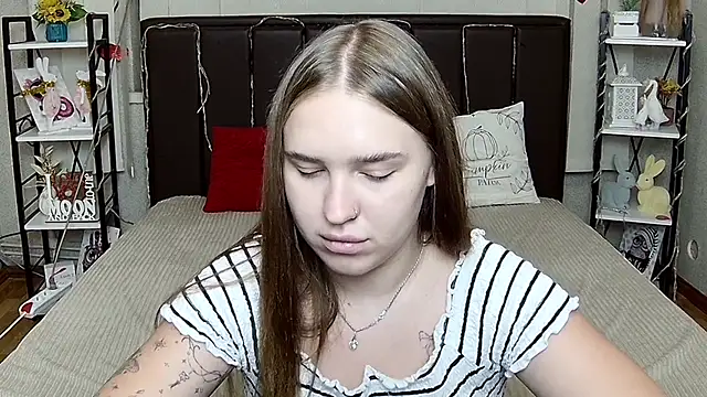 LauraHlot Adlı Modelin Canlı XXX Sohbeti