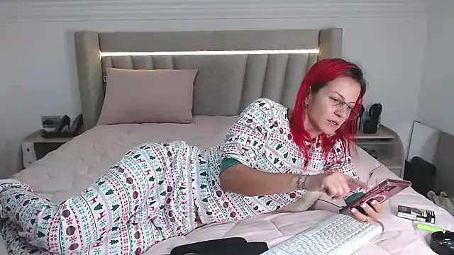 צ'אט XXX בשידור חי של CatWoman0001