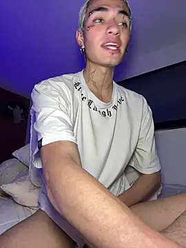 הופעת וובקאם של santikhalifa