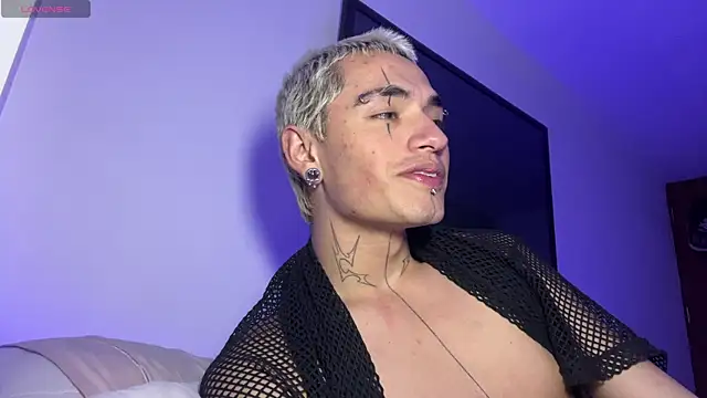 santikhalifa Show in webcam
