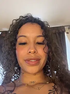 MarieLeon Live Chatraum
