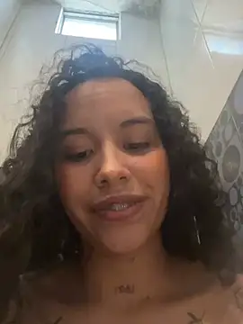 Pertunjukan Kamera Web MarieLeon