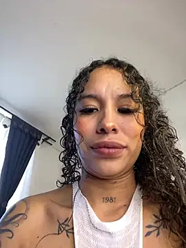 MarieLeon Show in webcam