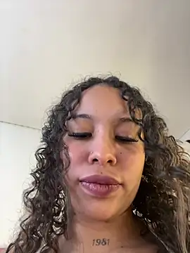 MarieLeon XXX чат на живо