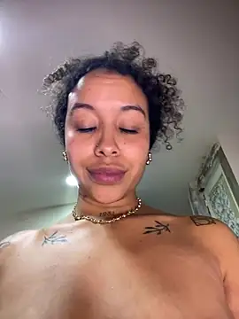 צ'אט XXX בשידור חי של MarieLeon