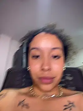 MarieLeon Pertunjukan Webcam
