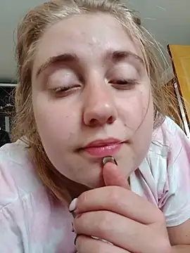 AnastasiaSky19 Adlı Modelin Canlı XXX Sohbeti