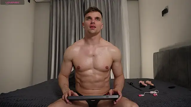 Nik_Sharp Show in webcam