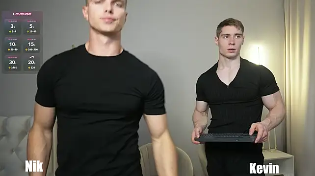 Show modela Nik_Sharp na web-kameri