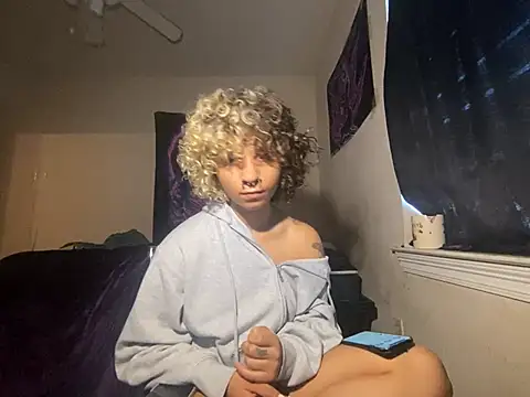 Creolegirl19 Show in webcam