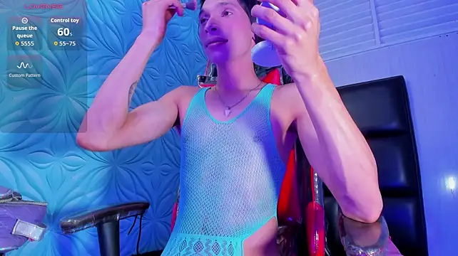 הופעת וובקאם של Milk_max_18