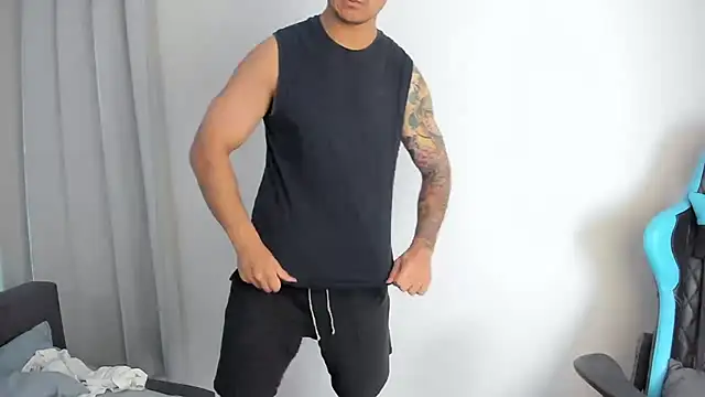 Show modela MatMalonne na web-kameri