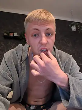 W3rtzuio's Webcam Show