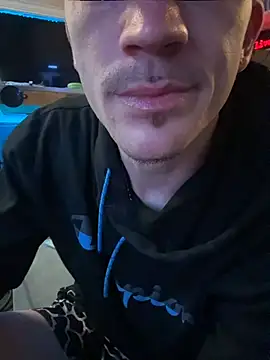Twist_N_Tease Show in webcam