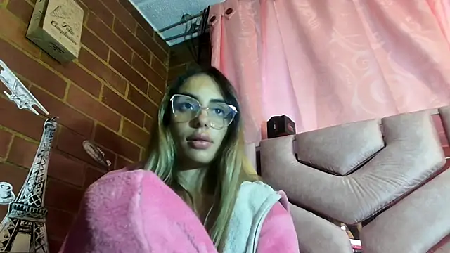 ValeriaLacrozee webcam show